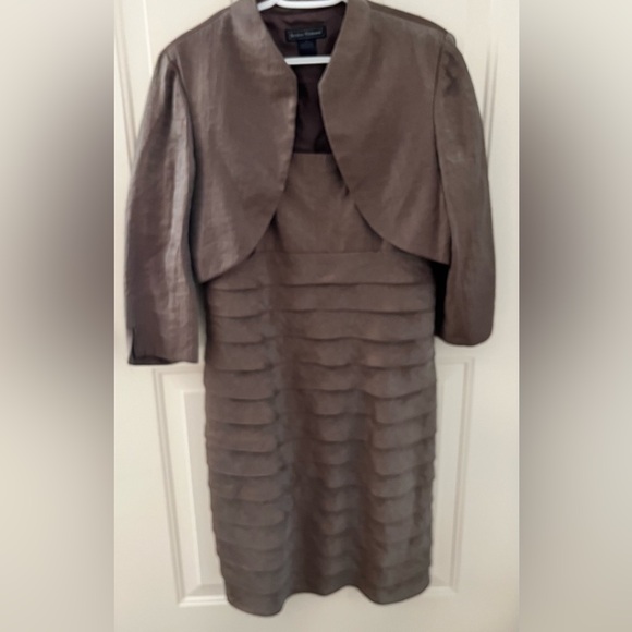 Jessica Howard Taupe Dress and Jacket Ensemble Size 14 - Picture 1 of 7